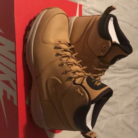 {NEW} Nike Monoa Boots - Picture 3 of 3